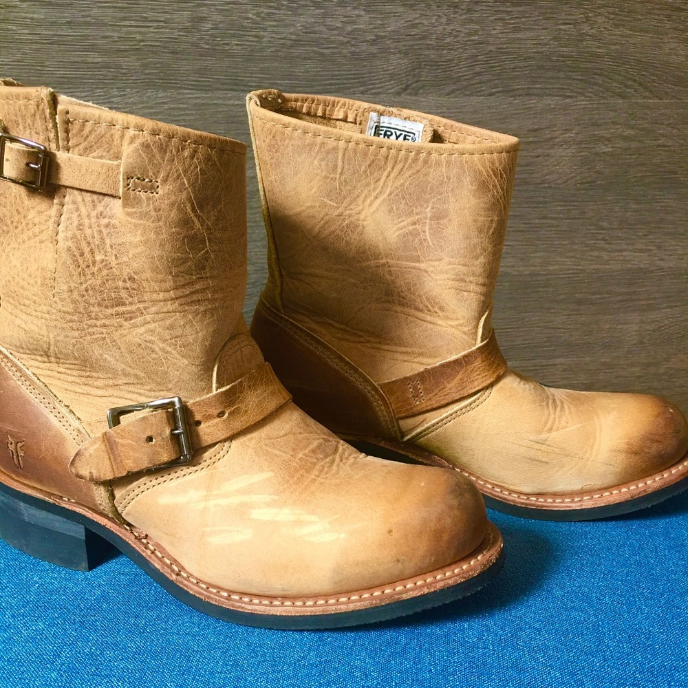 FRYE Engineer Moto Boots in Tan Womens size 8M